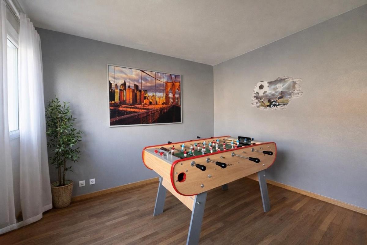 5 bedrooms, 8 people, Quiet house, garden, Reims