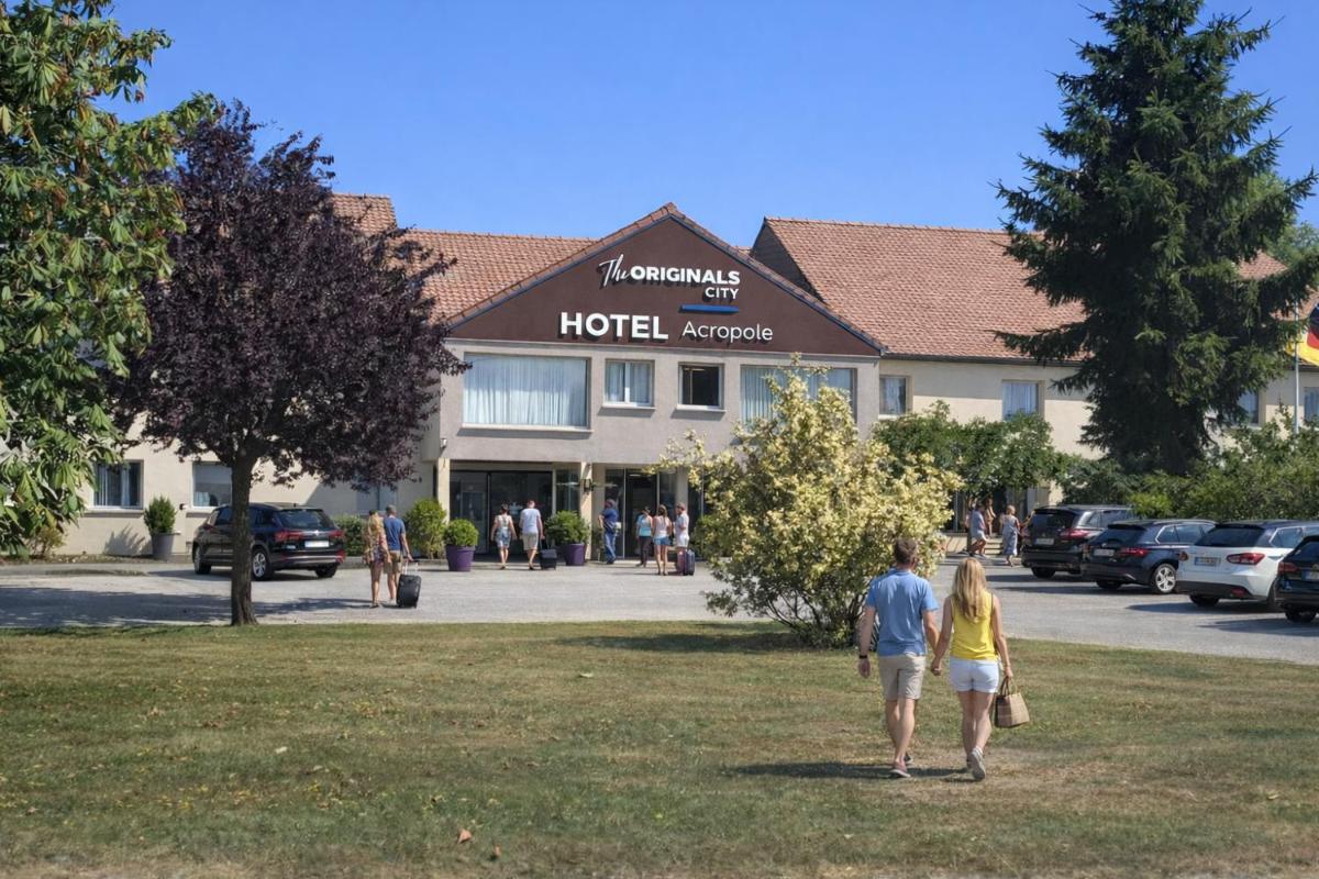 Hotel The Originals Bernay Acropole