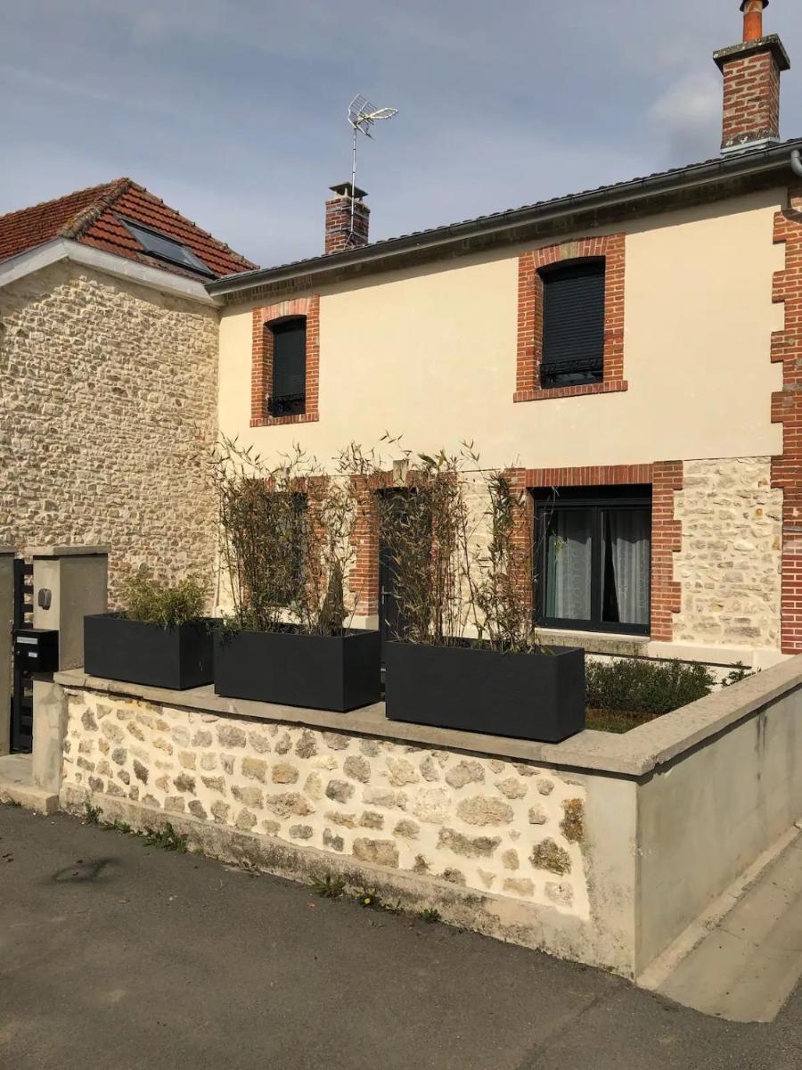 Agréable maison petit jardin à 7 minutes de Reims