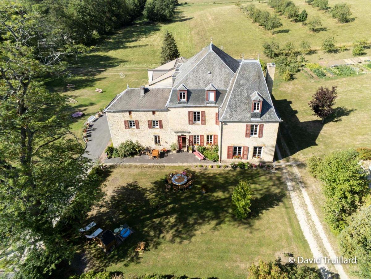 Maison familiale à Lametz avec jardin et équipements de loisirs