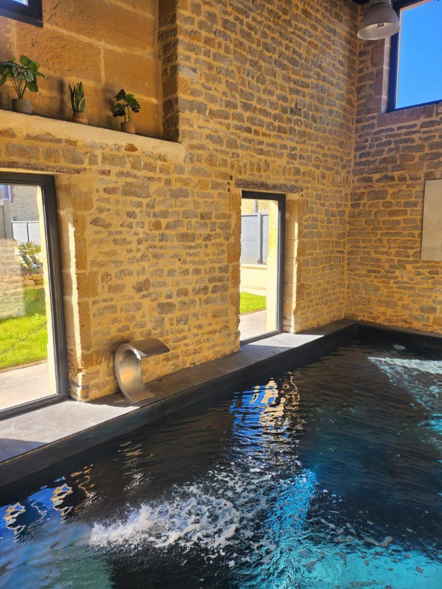 L'Atypique - Piscine chauffée - Maison en Pierre - Espaces insolites