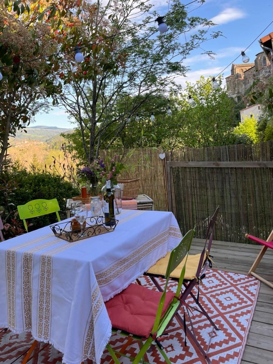 Vue exceptionnelle & Terrasse au calme -studio indépendant - Gorges du Haut Allier