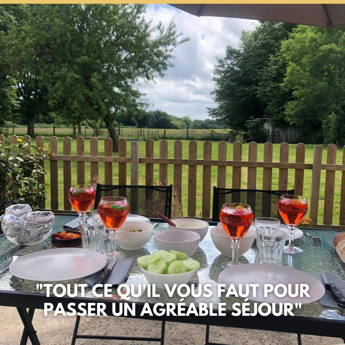 Maison normande typique 10 pers , Grande pièce à vivre ,cheminée, grand jardin