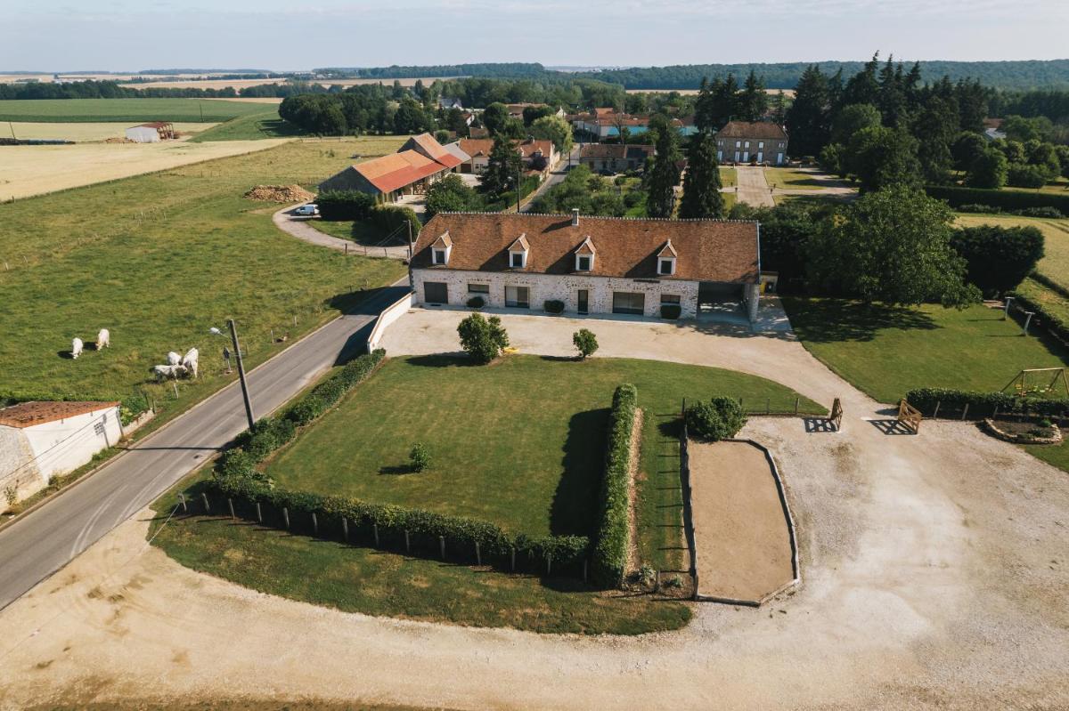 GITE ENTRE TERRES ET VIGNES à la ferme avec SPA privatif en CHAMPAGNE à une heure de Paris