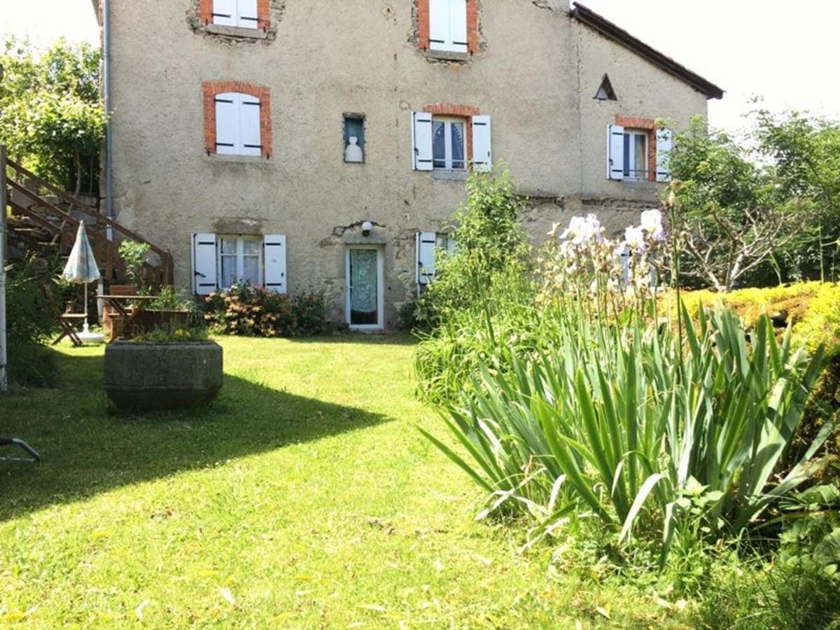 Gîte chaleureux entre festivals, nature et confort avec wifi à Jullianges - FR-1-582-237