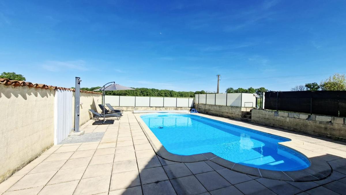 Gites confortable pour 6-8 people with heated pool