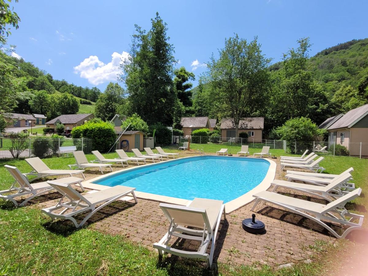 Village Nature, 19 gites, Piscine, Jacuzzi privé, Restaurant, à 4km de Conques