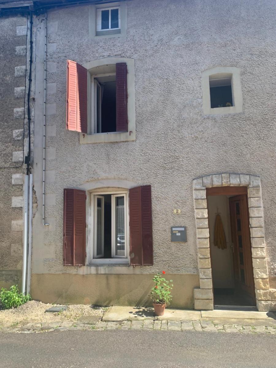 jolie maison dans petit village