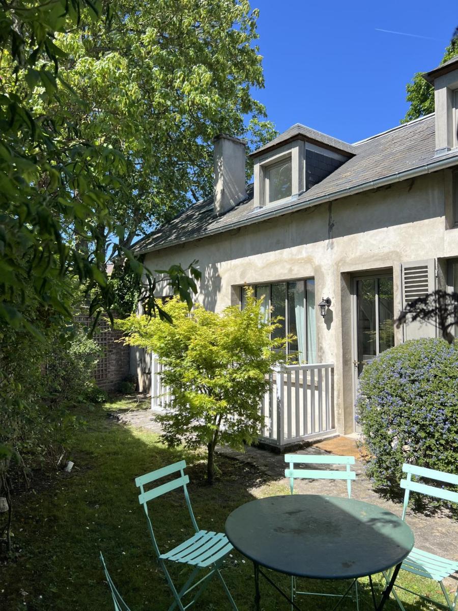 La Maison des Rues Pavées avec jardin by La Boîte En Plus