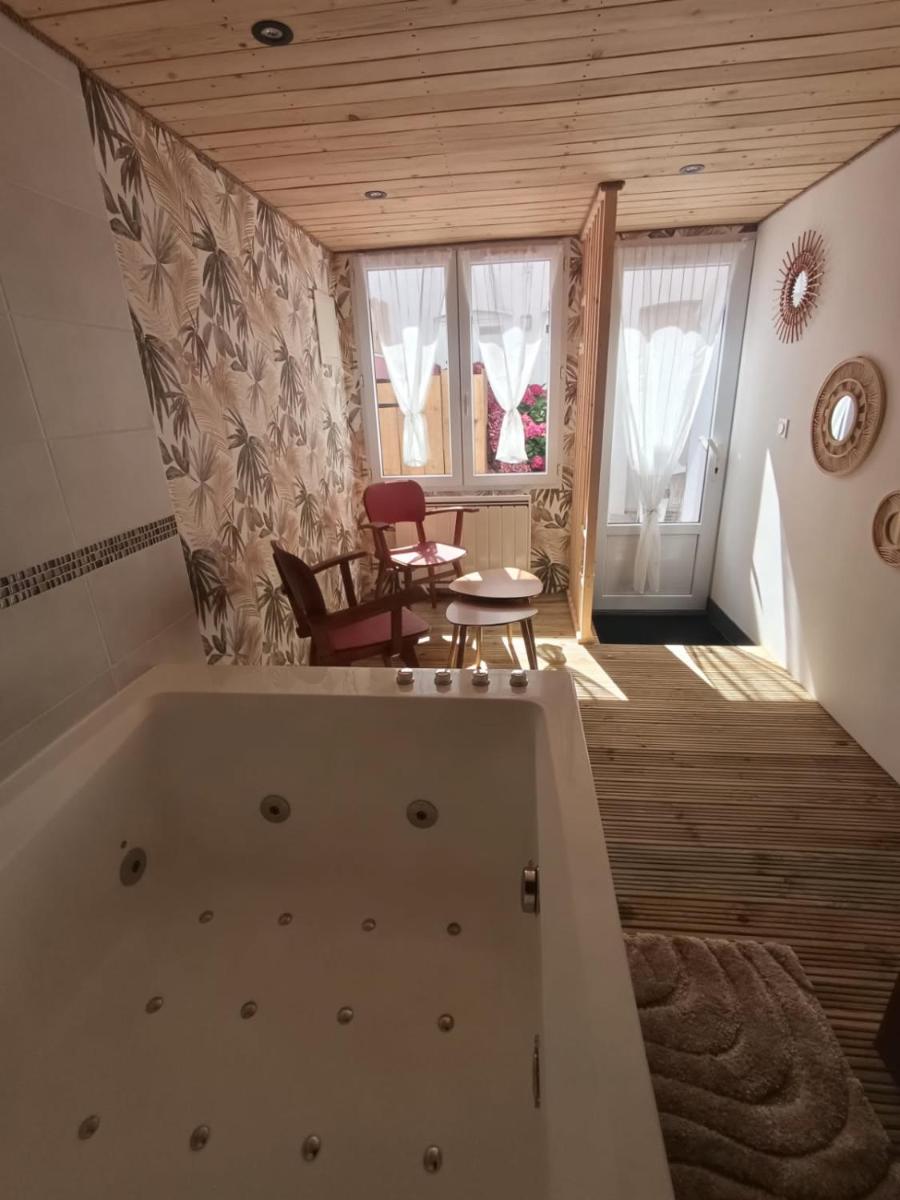 Le rouge baiser Love room