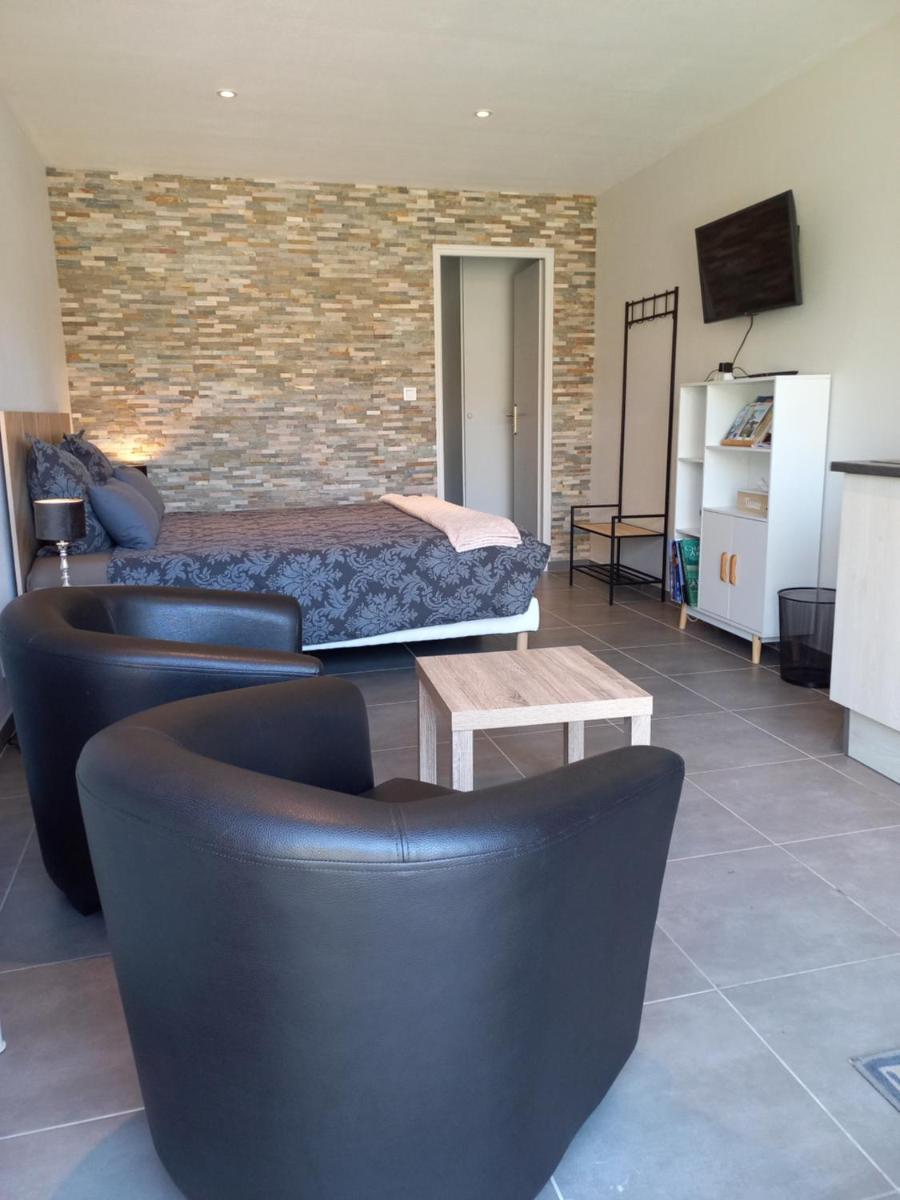"Le Studio" climatisation Parking Privé Restauration Proche des lacs