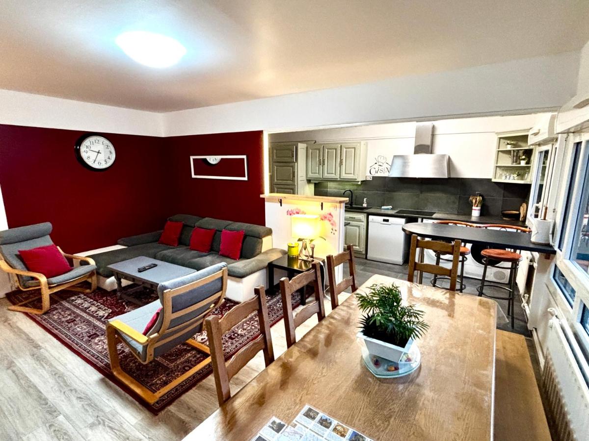 BedinReims "burgundy bottle" 110m2 Exceptional, 4 chambres doubles, 2 bain, free park & wifi, tout équipé