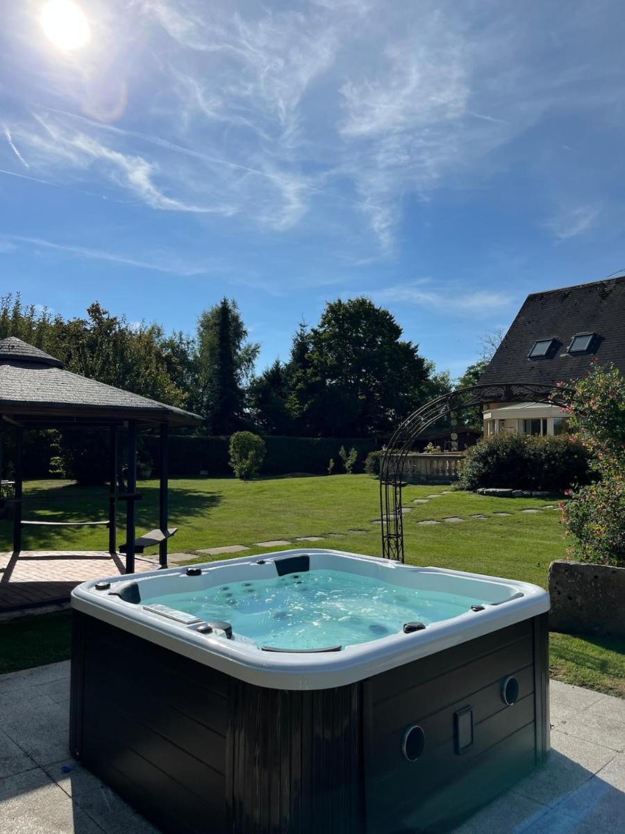 Maison De Campagne - 6 Chambres 12 personnes - Jacuzzi, Cinéma 7 Places, Sauna by So Homy