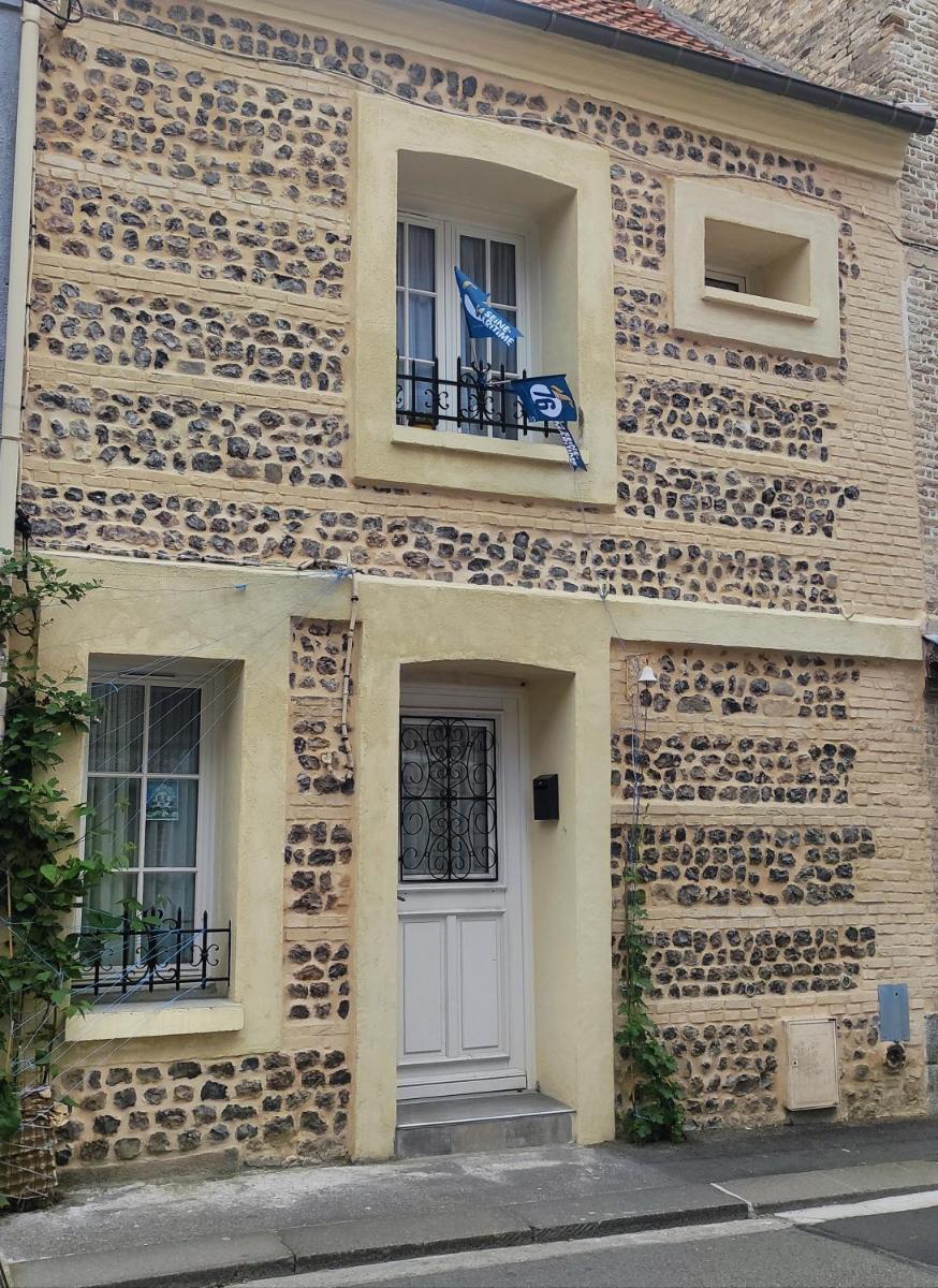 Maison de famille entre ville et plage, linge de lit et produits ménagers inclus