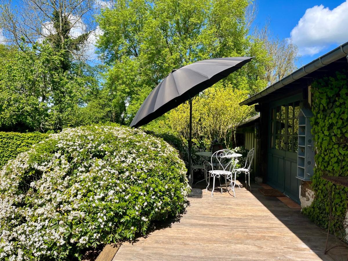 Paisible cottage au bord de l'eau -15 mn des côtes
