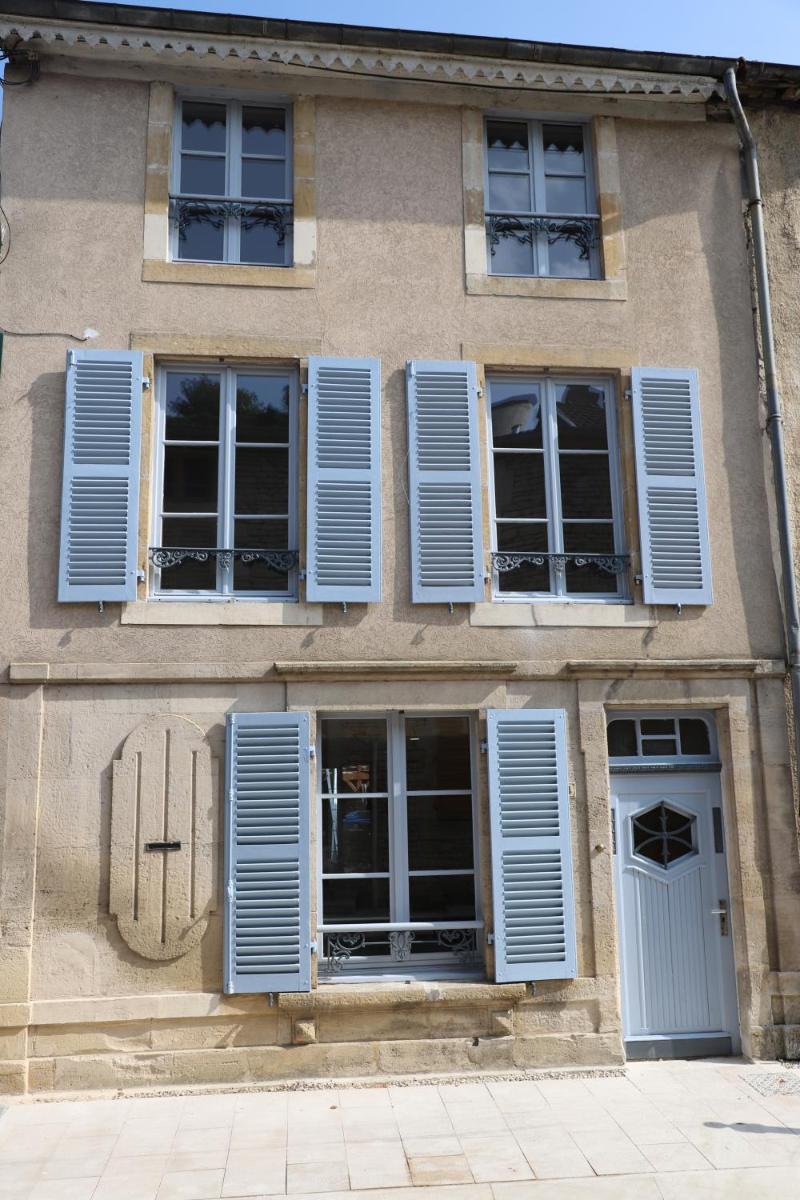 petite maison dans village de caractére