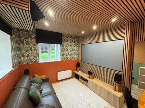 Séjour Château Moderne avec Cinéma