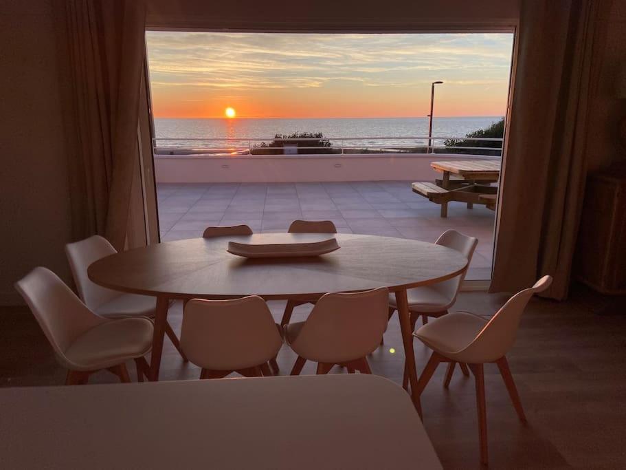 Villa face mer avec terrasse